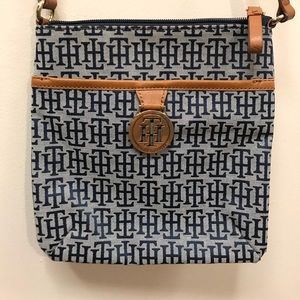 ——SOLD—-Tommy Hilfiger Crossbody bag